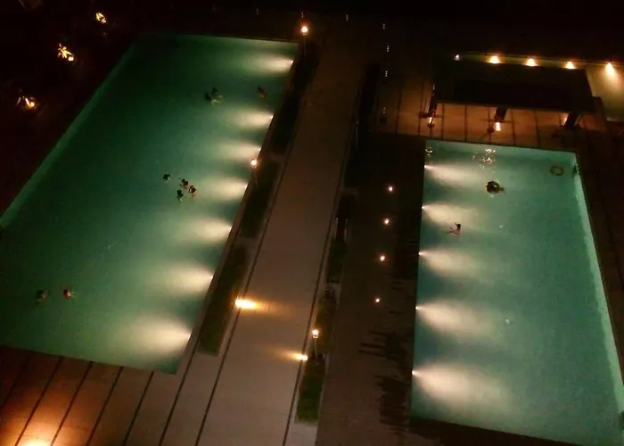 George 2br Netflix Pool Wi-fi Trees Residences Qc *