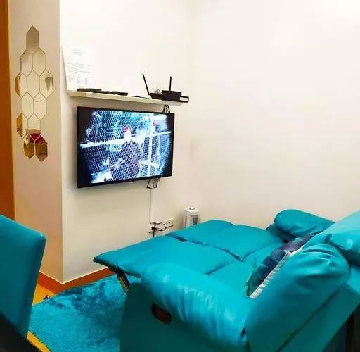 George 2br Netflix Pool Wi-fi Trees Residences Qc