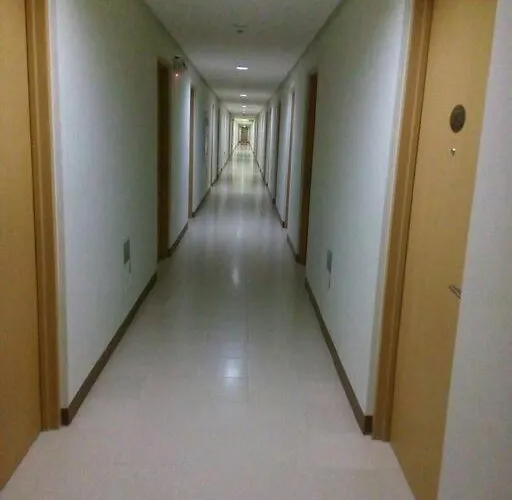 George 2br Netflix Pool Wi-fi Trees Residences Qc Apartment