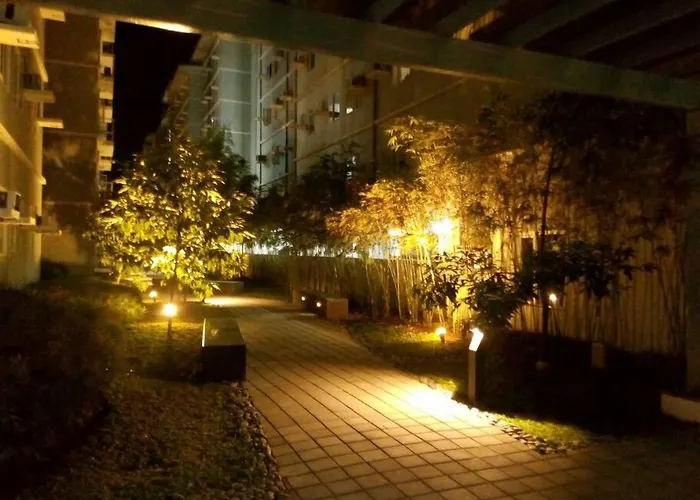 George 2br Netflix Pool Wi-fi Trees Residences Qc Apartment Manila