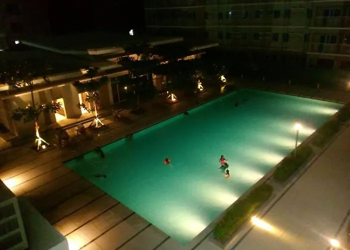 George 2br Netflix Pool Wi-fi Trees Residences Qc Apartment